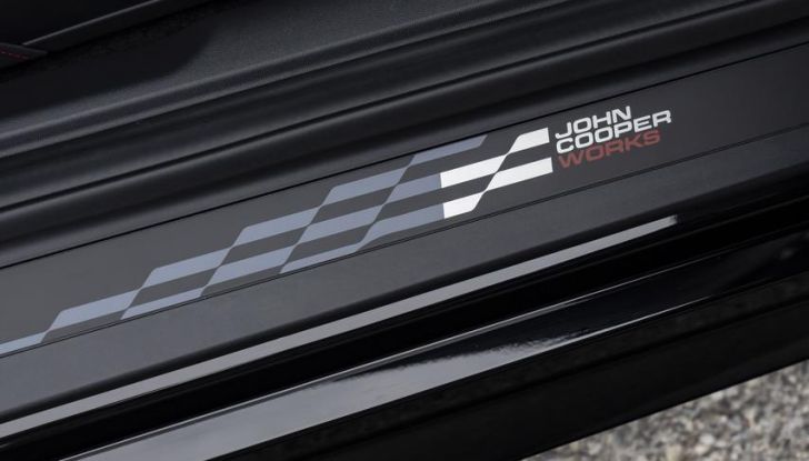 Mini Cooper SE JCW: caratteristiche, design, autonomia, motore e interni della nuova sportiva elettrica - Foto 42 di 51