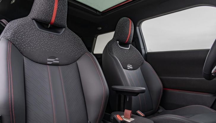 Mini Cooper SE JCW: caratteristiche, design, autonomia, motore e interni della nuova sportiva elettrica - Foto 48 di 51