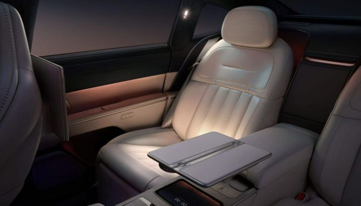 NIO ET9: caratteristiche, design e interni della nuova ammiraglia elettrica - Foto 32 di 41