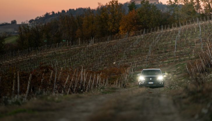 Suzuki Vitara Hybrid ed S-Cross Hybrid Yoru: caratteristiche, motore e dotazioni della versione speciale - Foto 96 di 132