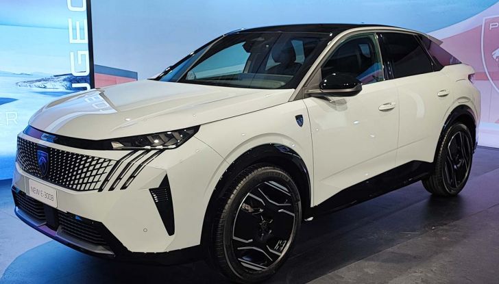 Peugeot E-3008 2024: caratteristiche, motorizzazioni e prezzi del nuovo SUV francese - Foto 1 di 22