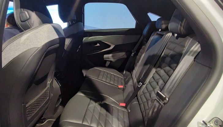 Peugeot E-3008 2024: caratteristiche, motorizzazioni e prezzi del nuovo SUV francese - Foto 12 di 22