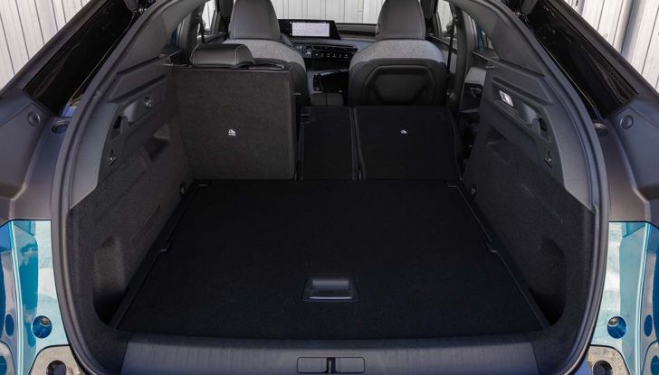 Peugeot E-3008 2024: caratteristiche, motorizzazioni e prezzi del nuovo SUV francese - Foto 18 di 22