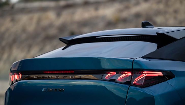 Peugeot E-3008 2024: caratteristiche, motorizzazioni e prezzi del nuovo SUV francese - Foto 22 di 22