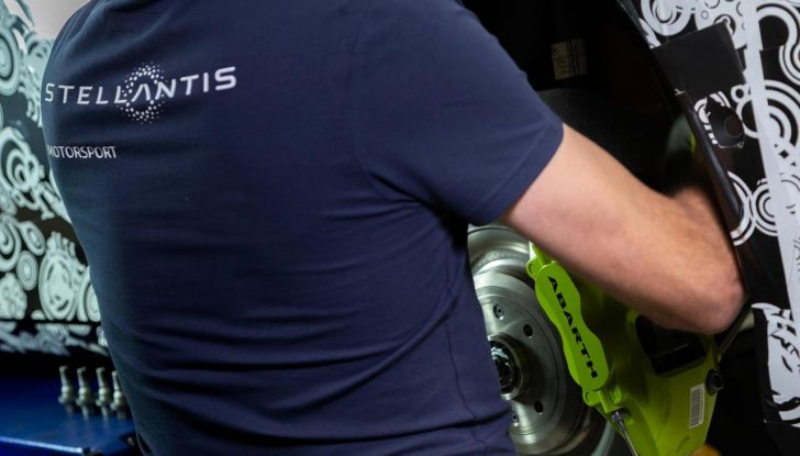 Abarth 600e: primo assaggio del nuovo crossover elettrico da 240 CV - Foto 13 di 15