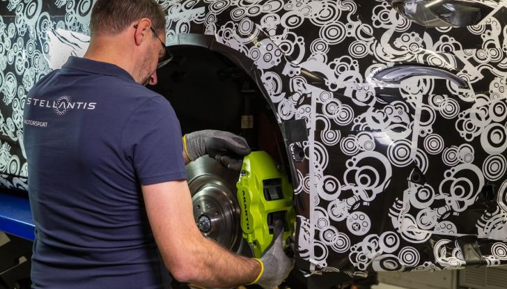 Abarth 600e: primo assaggio del nuovo crossover elettrico da 240 CV - Foto 12 di 15