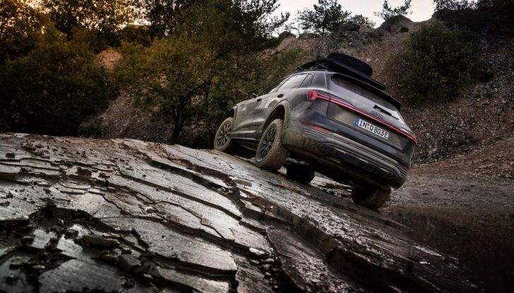 Audi Q8 e-tron Edition Dakar: caratteristiche, prestazioni, autonomia, design e interni - Foto 21 di 22