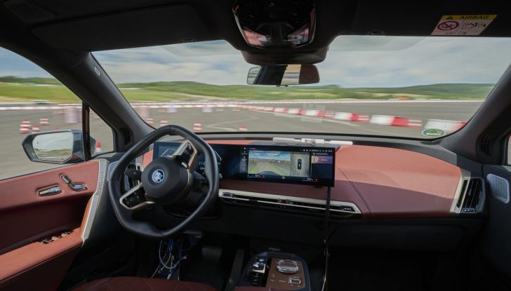 BMW al CES 2024 mostra la sua idea di futuro digitale e interattivo - Foto 25 di 86