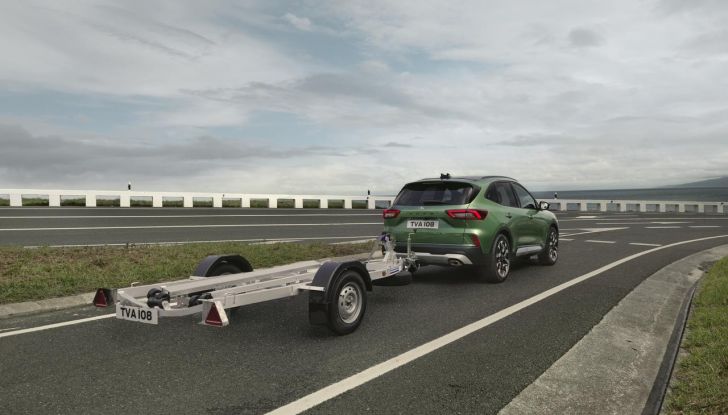 Ford Kuga 2025: caratteristiche, versioni, design e motori del nuovo restyling - Foto 11 di 24