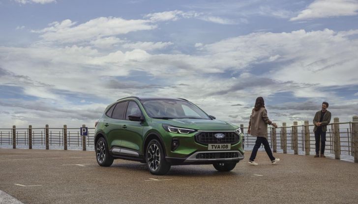 Ford Kuga 2025: caratteristiche, versioni, design e motori del nuovo restyling - Foto 20 di 24