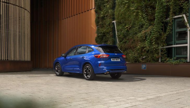 Ford Kuga 2025: caratteristiche, versioni, design e motori del nuovo restyling - Foto 9 di 24