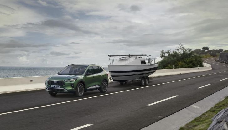 Ford Kuga 2025: caratteristiche, versioni, design e motori del nuovo restyling - Foto 10 di 24