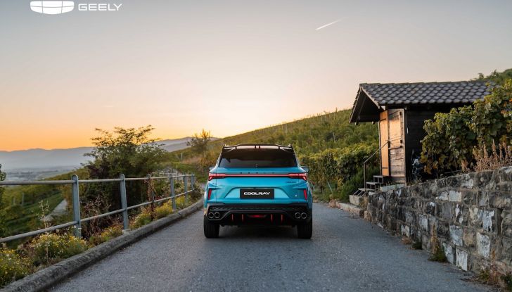 Geely prevede un boom di vendite di auto elettriche e ibride plug-in nel 2024 - Foto 4 di 9