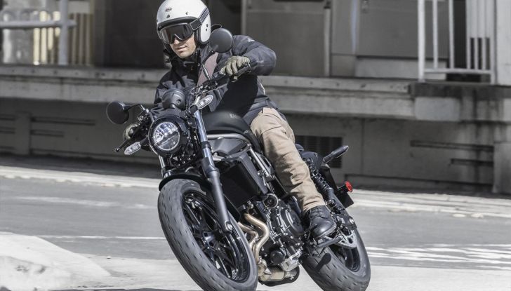 Kawasaki Z 1100 RS: ritorno al futuro per la naked retrò più potente di sempre - Foto 1 di 13