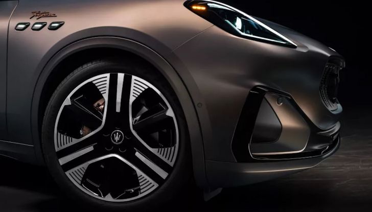 Maserati Grecale Folgore: caratteristiche, versioni, abitacolo, dotazioni, prestazioni e prezzi - Foto 12 di 16