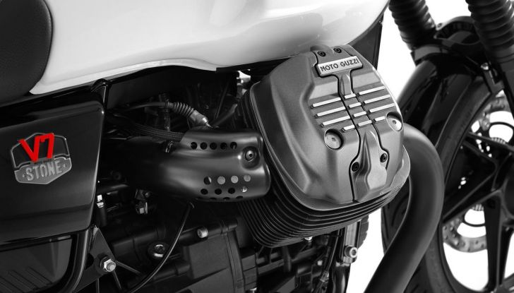 Moto Guzzi V7 Stone Ten: la nuova icona nel panorama delle roadster - Foto 4 di 8