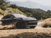 Nuova Porsche Macan elettrica, proseguono i test