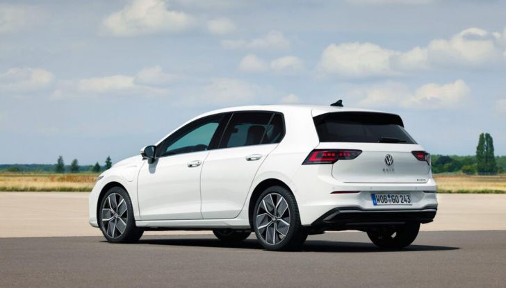 Volkswagen Golf 2025: partita la produzione in serie - Foto 11 di 92
