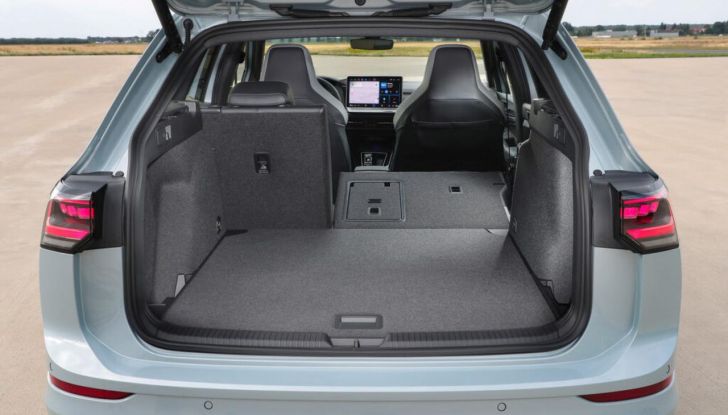 Volkswagen Golf 2025: partita la produzione in serie - Foto 32 di 92