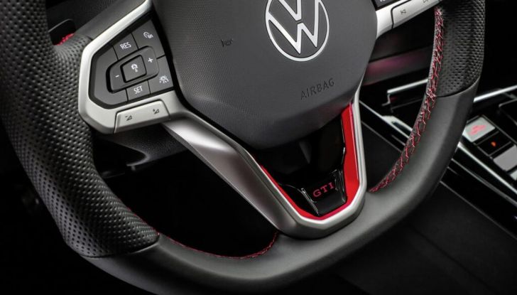 Volkswagen Golf 2025: partita la produzione in serie - Foto 35 di 92