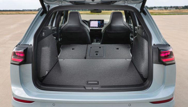 Volkswagen Golf 2025: partita la produzione in serie - Foto 9 di 92