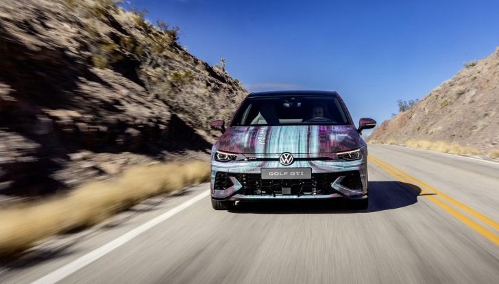 Volkswagen Golf 2025: primo assaggio del nuovo restyling - Foto 7 di 20
