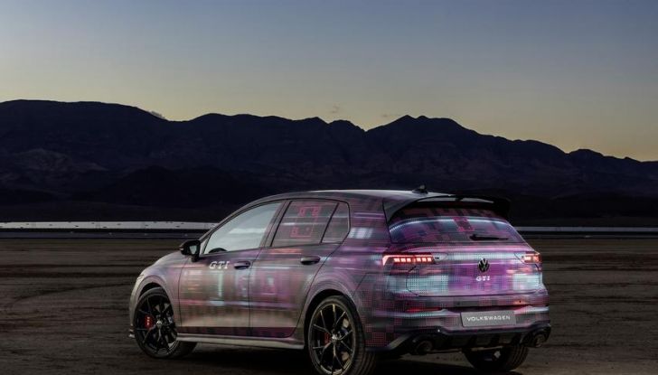 Volkswagen Golf 2025: primo assaggio del nuovo restyling - Foto 15 di 20