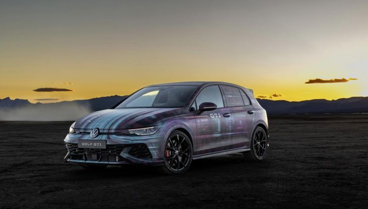 Volkswagen Golf 2025: primo assaggio del nuovo restyling - Foto 11 di 20
