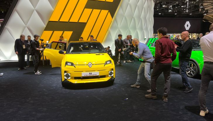 Renault 5 E-Tech Electric: caratteristiche, design, abitacolo, motori e autonomia - Foto 4 di 74