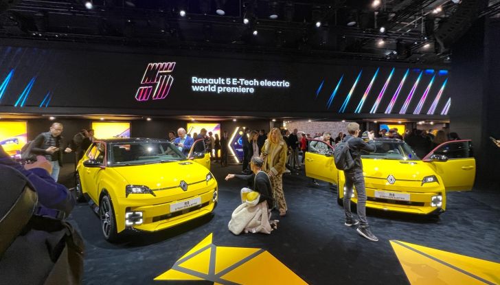 Renault 5 E-Tech Electric: caratteristiche, design, abitacolo, motori e autonomia - Foto 2 di 74