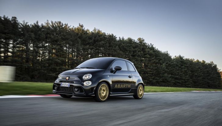 Abarth 695 75° Anniversario: debutta la nuova serie speciale a tiratura limitata - Foto 43 di 58