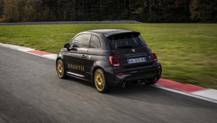 Abarth 695 75° Anniversario: debutta la nuova serie speciale a tiratura limitata - Foto 14 di 58