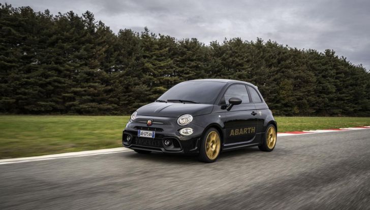 Abarth 695 75° Anniversario: debutta la nuova serie speciale a tiratura limitata - Foto 2 di 58
