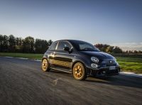 Abarth 695 75° Anniversario: debutta la nuova serie speciale a tiratura limitata