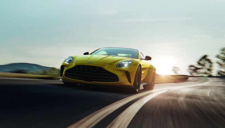 Aston Martin Vantage 2025: caratteristiche, design, motore, abitacolo e prestazioni - Foto 2 di 32