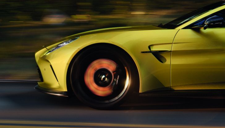 Aston Martin Vantage 2025: caratteristiche, design, motore, abitacolo e prestazioni - Foto 15 di 32
