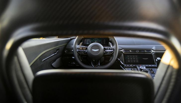 Aston Martin Vantage 2025: caratteristiche, design, motore, abitacolo e prestazioni - Foto 3 di 32