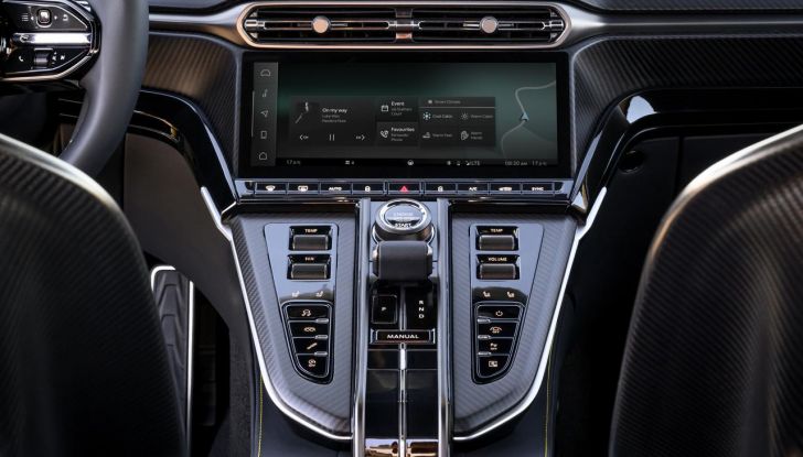 Aston Martin Vantage 2025: caratteristiche, design, motore, abitacolo e prestazioni - Foto 10 di 32