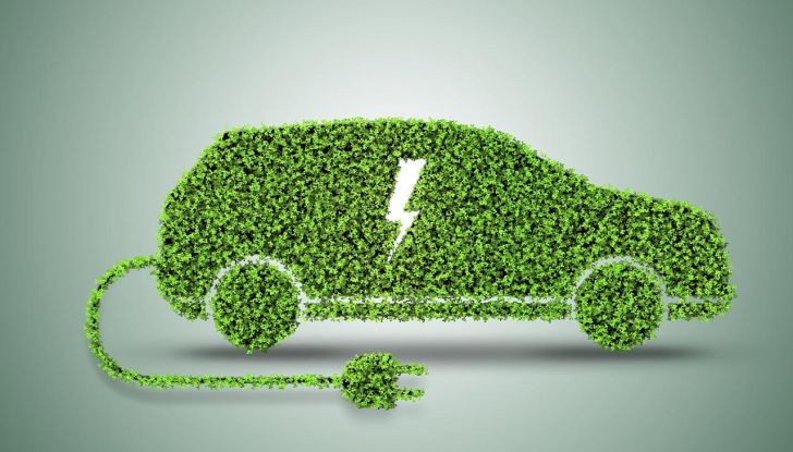 Auto elettriche vantaggi svantaggi 2024
