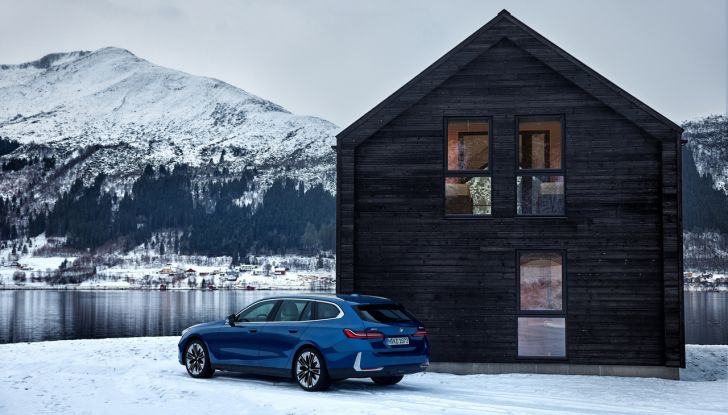 BMW Serie 5 Touring 2024: caratteristiche, design, motori, versioni, interni e prezzi - Foto 120 di 124