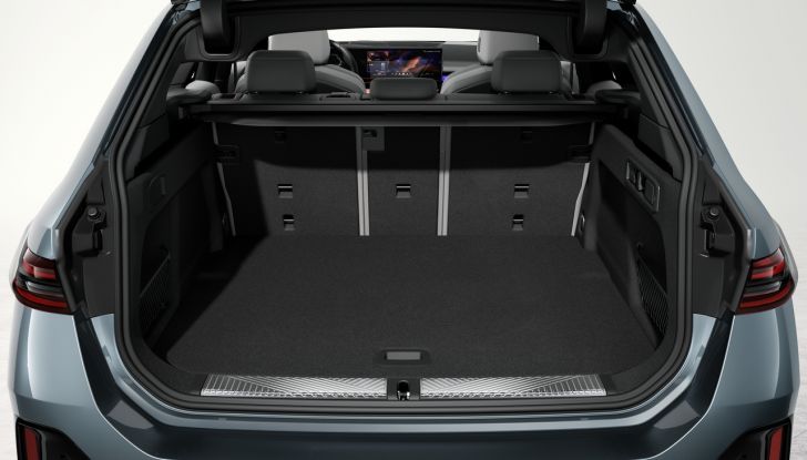 BMW Serie 5 Touring 2024: caratteristiche, design, motori, versioni, interni e prezzi - Foto 19 di 124