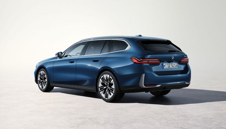 BMW Serie 5 Touring 2024: caratteristiche, design, motori, versioni, interni e prezzi - Foto 24 di 124