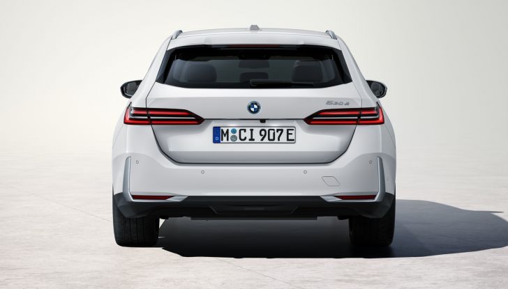 BMW Serie 5 Touring 2024: caratteristiche, design, motori, versioni, interni e prezzi - Foto 36 di 124