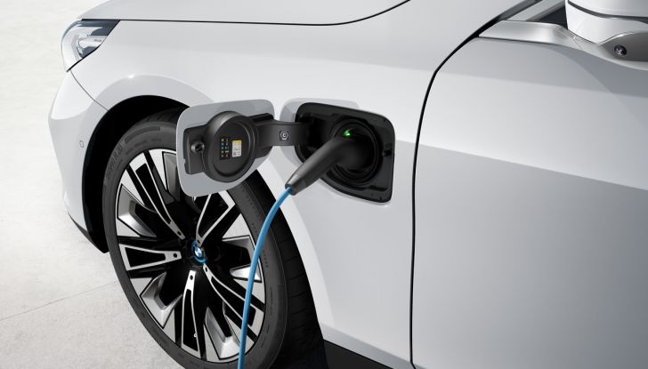 BMW Serie 5 Touring 2024: caratteristiche, design, motori, versioni, interni e prezzi - Foto 50 di 124