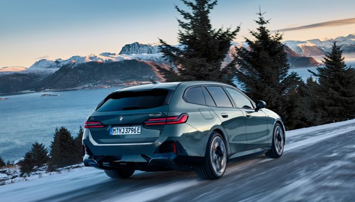 BMW Serie 5 Touring 2024: caratteristiche, design, motori, versioni, interni e prezzi - Foto 59 di 124