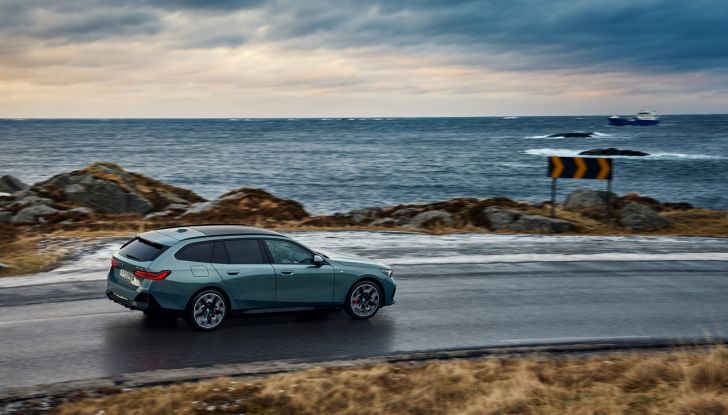 BMW Serie 5 Touring 2024: caratteristiche, design, motori, versioni, interni e prezzi - Foto 73 di 124
