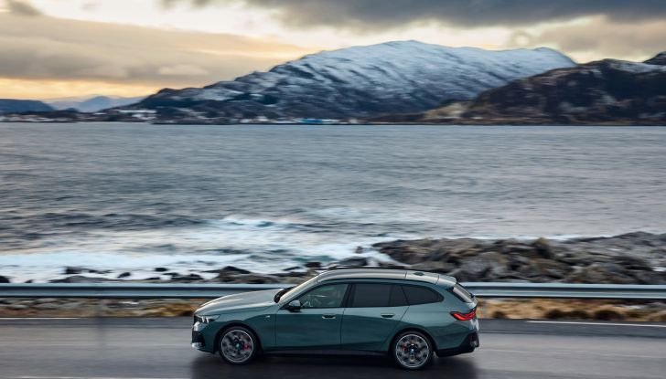 BMW Serie 5 Touring 2024: caratteristiche, design, motori, versioni, interni e prezzi - Foto 74 di 124