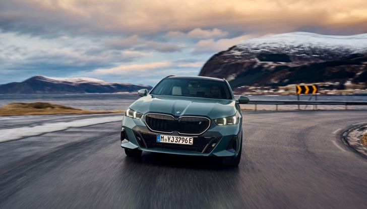 BMW Serie 5 Touring 2024: caratteristiche, design, motori, versioni, interni e prezzi - Foto 76 di 124