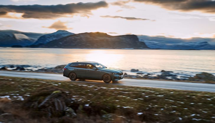 BMW Serie 5 Touring 2024: caratteristiche, design, motori, versioni, interni e prezzi - Foto 81 di 124