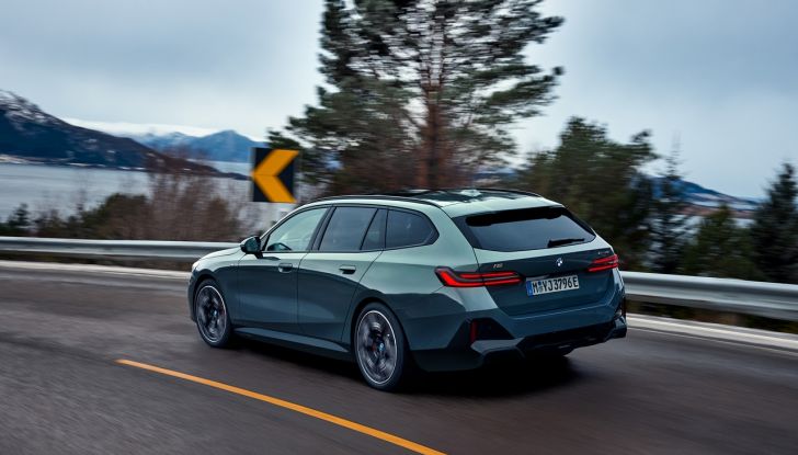 BMW Serie 5 Touring 2024: caratteristiche, design, motori, versioni, interni e prezzi - Foto 83 di 124